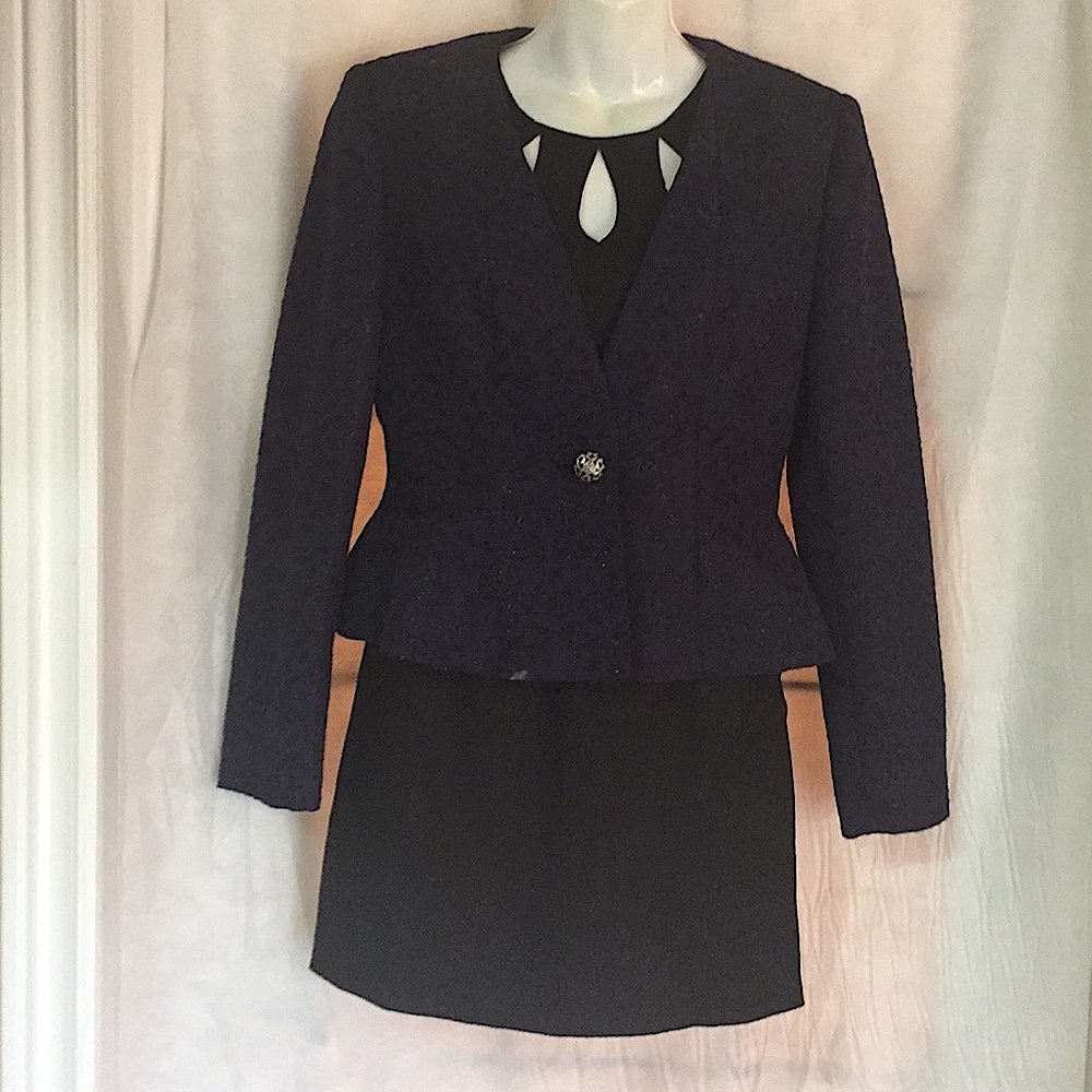 ⬇️Price Drop⬇️NWOT 2-piece evening  classic navy/black skirt suit
